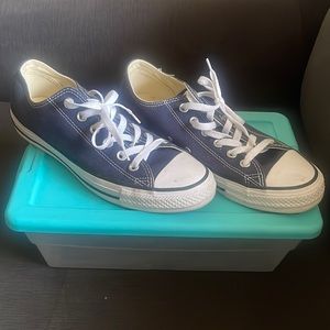 Navy blue converse